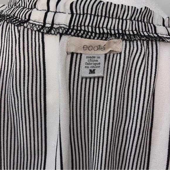 Striped‎ Off-Shoulder Romper. - Picture 4 of 8